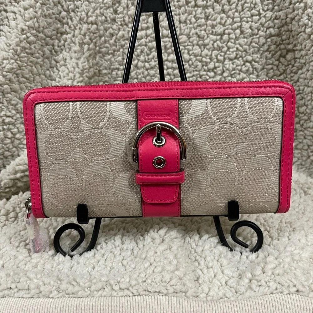 NWT Coach Wallet - Picture 1 of 4